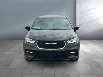 2024 Chrysler Pacifica - Photo 2