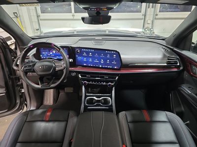 2025 Chevrolet Traverse - Photo 15
