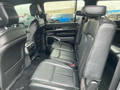 2022 Jeep Wagoneer - Photo 16
