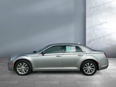 2016 Chrysler 300 - Photo 3