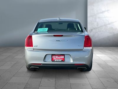 2016 Chrysler 300 - Photo 5