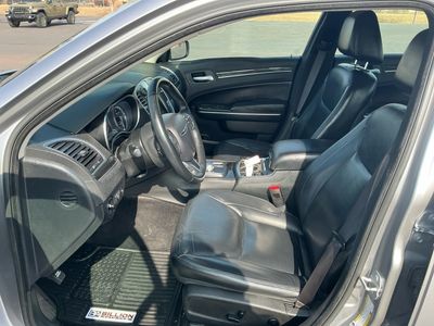 2016 Chrysler 300 - Photo 9