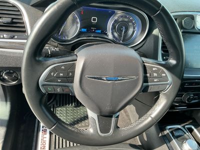 2016 Chrysler 300 - Photo 13