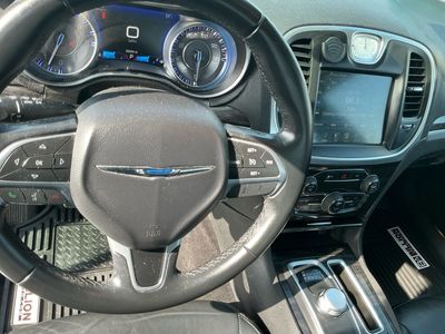 2016 Chrysler 300 - Photo 14