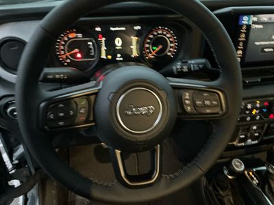 2026 Jeep Wrangler - Photo 14