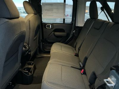 2026 Jeep Wrangler - Photo 17