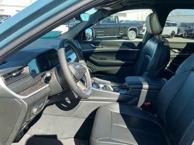 2026 Jeep Grand Cherokee — photo 10 view