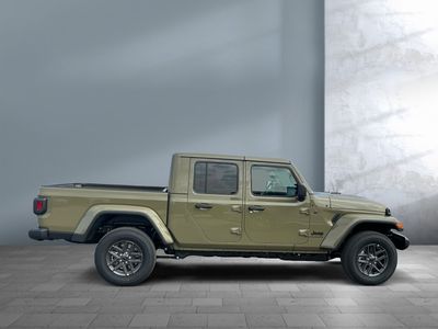 2026 Jeep Gladiator — photo 7 view