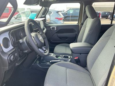 2026 Jeep Gladiator — photo 10 view