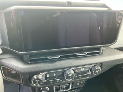 2026 Jeep Gladiator — photo 12 view