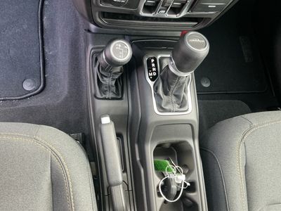 2026 Jeep Gladiator — photo 13 view
