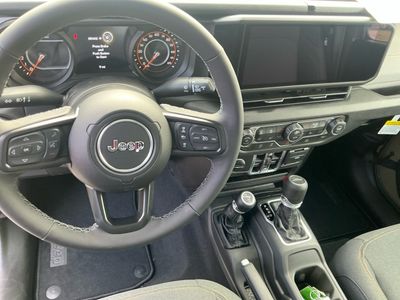 2026 Jeep Gladiator — photo 15 view