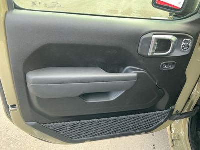 2026 Jeep Gladiator — photo 16 view