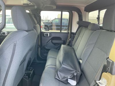 2026 Jeep Gladiator — photo 17 view