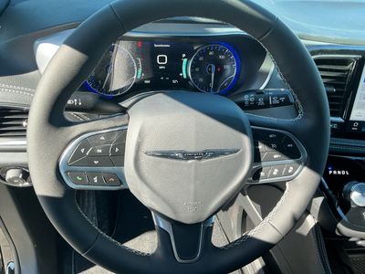 2026 Chrysler Pacifica — photo 14 view