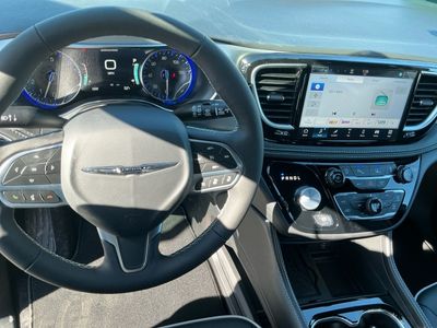 2026 Chrysler Pacifica — photo 15 view
