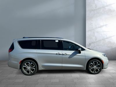 2026 Chrysler Pacifica — photo 7 view