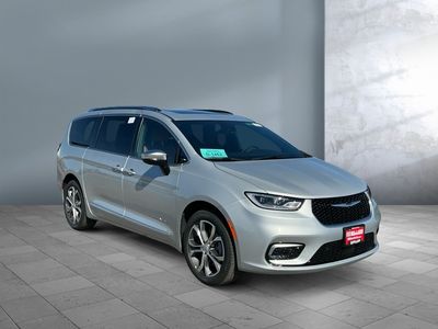 2026 Chrysler Pacifica — photo 8 view
