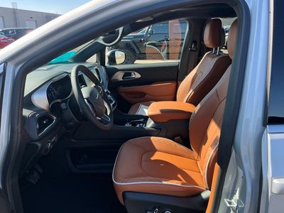 2026 Chrysler Pacifica — photo 10 view