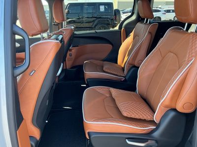 2026 Chrysler Pacifica — photo 17 view