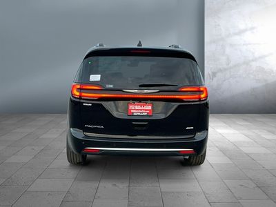 2026 Chrysler Pacifica — detail view