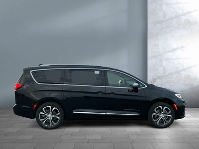 2026 Chrysler Pacifica — photo 7 view