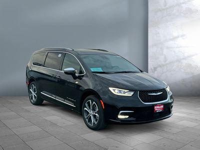 2026 Chrysler Pacifica — photo 8 view