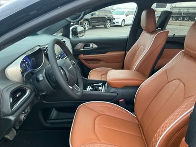 2026 Chrysler Pacifica — photo 10 view