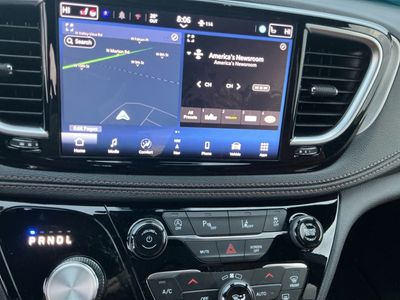 2026 Chrysler Pacifica — photo 12 view