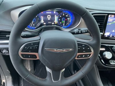 2026 Chrysler Pacifica — photo 14 view