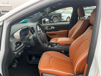 2026 Chrysler Pacifica — photo 10 view