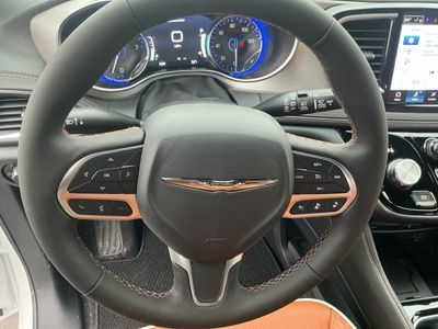 2026 Chrysler Pacifica — photo 14 view