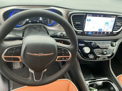 2026 Chrysler Pacifica — photo 15 view