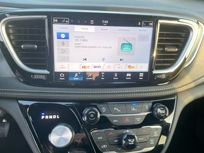 2026 Chrysler Pacifica — photo 12 view