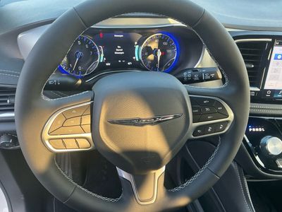 2026 Chrysler Pacifica — photo 14 view