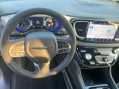 2026 Chrysler Pacifica — photo 15 view