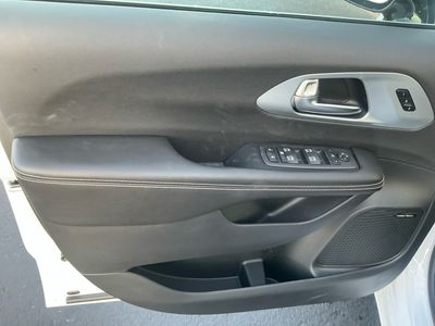2026 Chrysler Pacifica — photo 16 view
