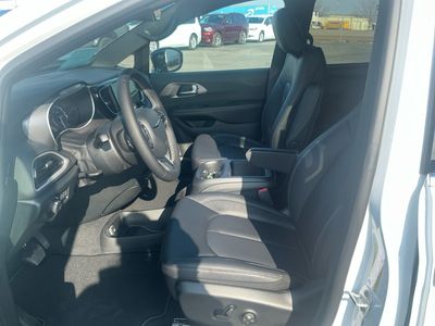 2026 Chrysler Voyager — photo 10 view
