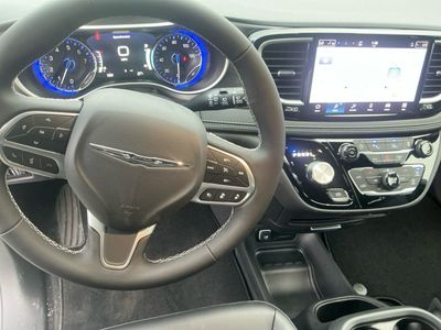 2026 Chrysler Pacifica — photo 15 view
