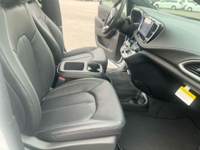 2026 Chrysler Pacifica — photo 20 view