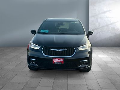 2026 Chrysler Pacifica — side profile view