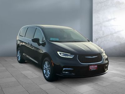 2026 Chrysler Pacifica — photo 8 view