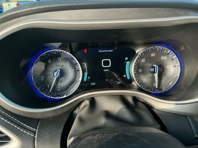2026 Chrysler Pacifica — photo 11 view