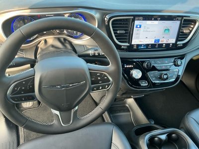 2026 Chrysler Pacifica — photo 15 view