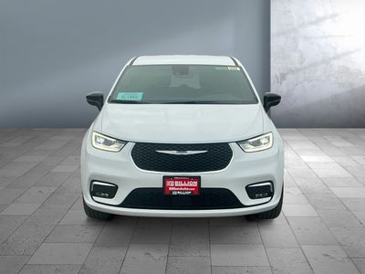 2026 Chrysler Pacifica — side profile view