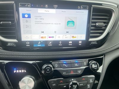 2026 Chrysler Pacifica — photo 12 view