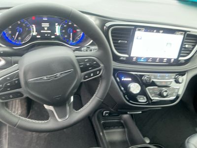 2026 Chrysler Pacifica — photo 15 view