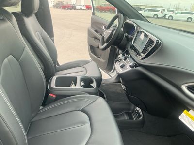 2026 Chrysler Pacifica — photo 20 view