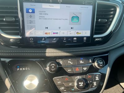 2026 Chrysler Pacifica — photo 12 view