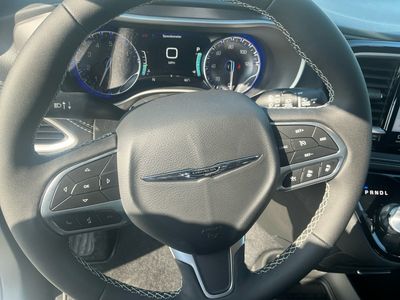 2026 Chrysler Pacifica — photo 14 view